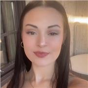 Soy una persona simpática y disciplinada. Con experiencia en trato con niños y en sus clases de refuerzo, capaz de tratar necesidades especiales, sobre todo TDAH.